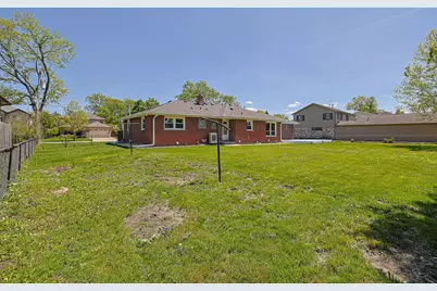 2232 Sprucewood Avenue, Des Plaines, IL 60018 - Photo 35