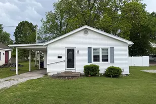 219 E Williams St, Salem, IL 62881 - Photo 1