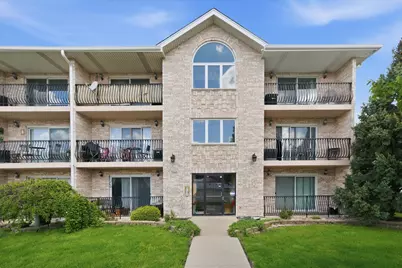 5940 W 87th Street #301, Burbank, IL 60459 - Photo 1