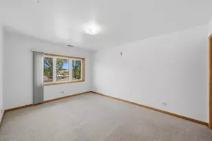 5940 W 87th St, Burbank, IL 60459 - Photo 11