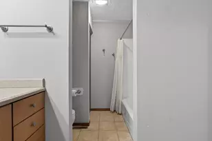 1108 E Jefferson St, Bloomington, IL 61701 - Photo 15
