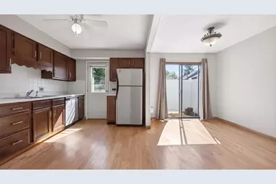 1108 E Jefferson Street #7, Bloomington, IL 61701 - Photo 9