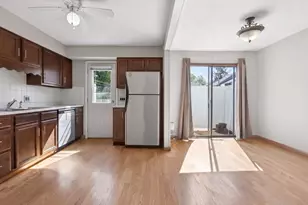 1108 E Jefferson St, Bloomington, IL 61701 - Photo 9