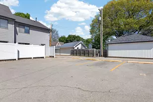 1108 E Jefferson St, Bloomington, IL 61701 - Photo 25