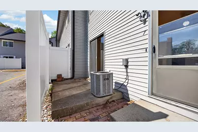1108 E Jefferson Street #7, Bloomington, IL 61701 - Photo 23