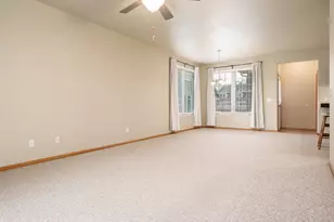 607 Queens Ct, Rockton, IL 61072 - Photo 11