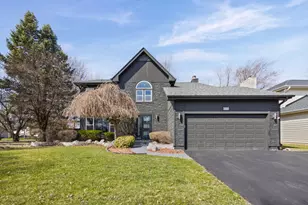 1100 Hidden Lake Dr, Buffalo Grove, IL 60089 - Photo 1