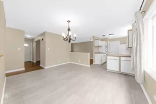 410 E North Shore Dr, Mundelein, IL 60060 - Photo 5