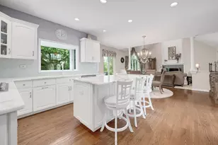 6714 Sweetbriar Ln, Darien, IL 60561 - Photo 9