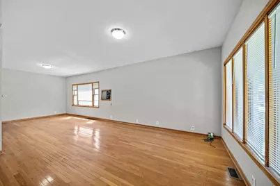 10441 S Avenue H Avenue, Chicago, IL 60617 - Photo 7