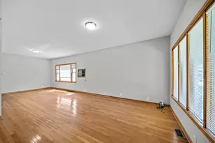 10441 S Ave H Ave, Chicago, IL 60617 - Photo 7