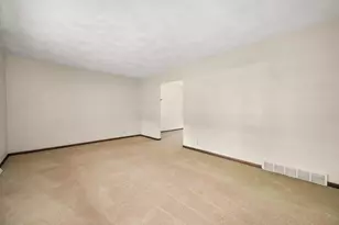 12725 Ellen Dr, Genoa, IL 60135 - Photo 19