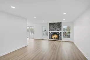 944 Richmond Ct, Elk Grove Village, IL 60007 - Photo 9
