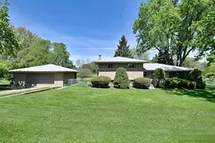 1030 W Kenilworth Ave, Palatine, IL 60067 - Photo 1