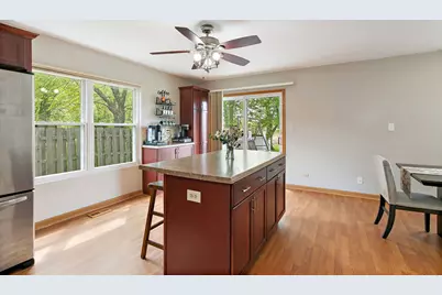 906 Oak Ridge Drive, Streamwood, IL 60107 - Photo 5