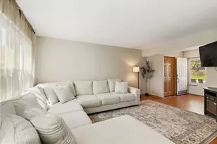 906 Oak Ridge Dr, Streamwood, IL 60107 - Photo 11