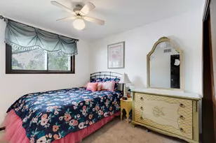 8901 Niles Center Rd, Skokie, IL 60076 - Photo 9
