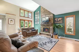 591 Roosevelt Ct, Grayslake, IL 60030 - Photo 3