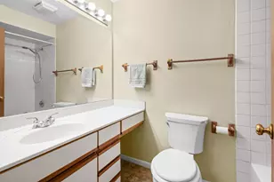 1194 Ballantrae Pl, Mundelein, IL 60060 - Photo 7