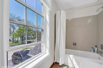 103 N Sterling Heights Road, Vernon Hills, IL 60061 - Photo 29