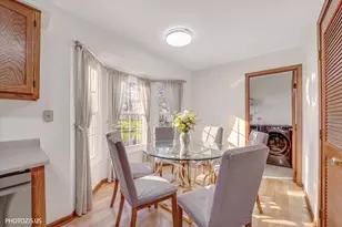103 N Sterling Heights Rd, Vernon Hills, IL 60061 - Photo 5