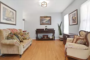 1062 Mt Vernon Dr, Grayslake, IL 60030 - Photo 3