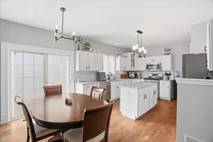 1062 Mt Vernon Dr, Grayslake, IL 60030 - Photo 5