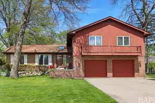 840 Queens Ln, Glenview, IL 60025 - Photo 1