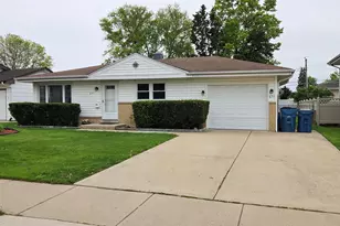 651 W Wrightwood Ave, Addison, IL 60101 - Photo 1
