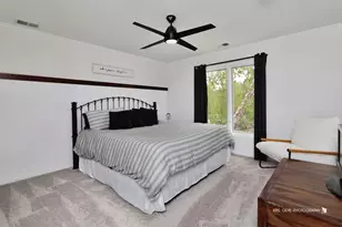 21827 W Riviera Ct, Mundelein, IL 60060 - Photo 17