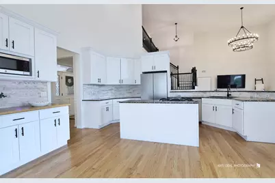 21827 W Riviera Court, Mundelein, IL 60060 - Photo 9