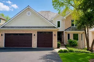 21827 W Riviera Ct, Mundelein, IL 60060 - Photo 1