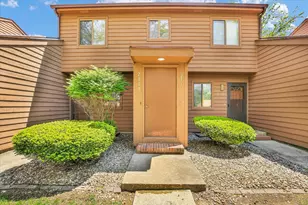 2108 Sunview Dr, Champaign, IL 61821 - Photo 5