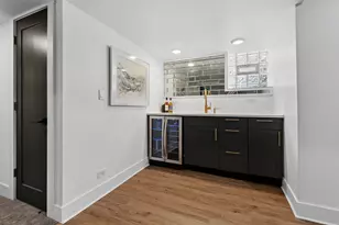 2147 W Thomas St, Chicago, IL 60622 - Photo 23