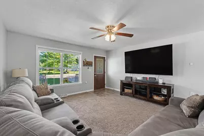 320 E Bogardus Street, Paxton, IL 60957 - Photo 5