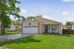 320 E Bogardus St, Paxton, IL 60957 - Photo 1