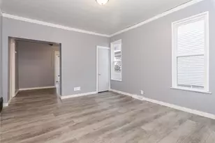609 E Water St, Pontiac, IL 61764 - Photo 9
