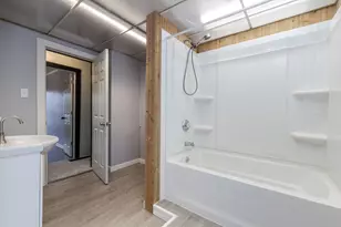 609 E Water St, Pontiac, IL 61764 - Photo 23