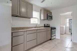 526 Clover Ln, Round Lake Beach, IL 60073 - Photo 11