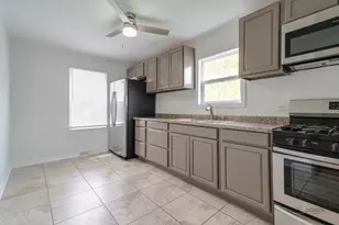 526 Clover Ln, Round Lake Beach, IL 60073 - Photo 13