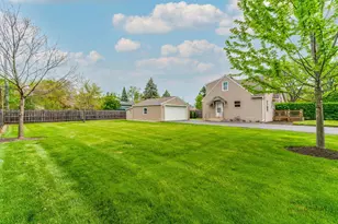 526 Clover Ln, Round Lake Beach, IL 60073 - Photo 23