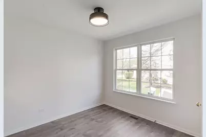 1129 N Red Oak Circle #2, Round Lake Beach, IL 60073 - Photo 5