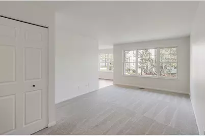 1129 N Red Oak Circle #2, Round Lake Beach, IL 60073 - Photo 3