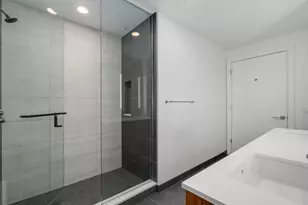211 N Harbor Dr, Chicago, IL 60601 - Photo 17