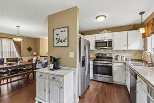 3085 Timber Hill Ln, Aurora, IL 60504 - Photo 7