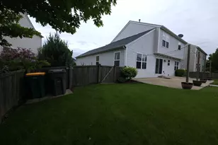 318 Zinnia Dr, Romeoville, IL 60446 - Photo 3