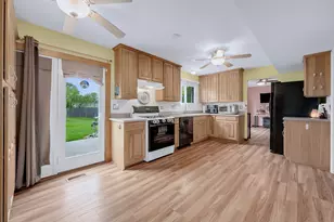 6806 Prairieview Ave, Woodridge, IL 60517 - Photo 9