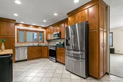 119 Garland Court, Glendale Heights, IL 60139 - Photo 9