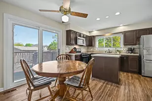75 Wildwood Dr, Roselle, IL 60172 - Photo 5