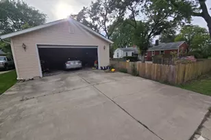 1640 N Prairie Ave, Crest Hill, IL 60403 - Photo 13